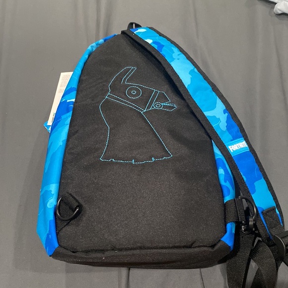 Fortnite sling back pack - Picture 4 of 5